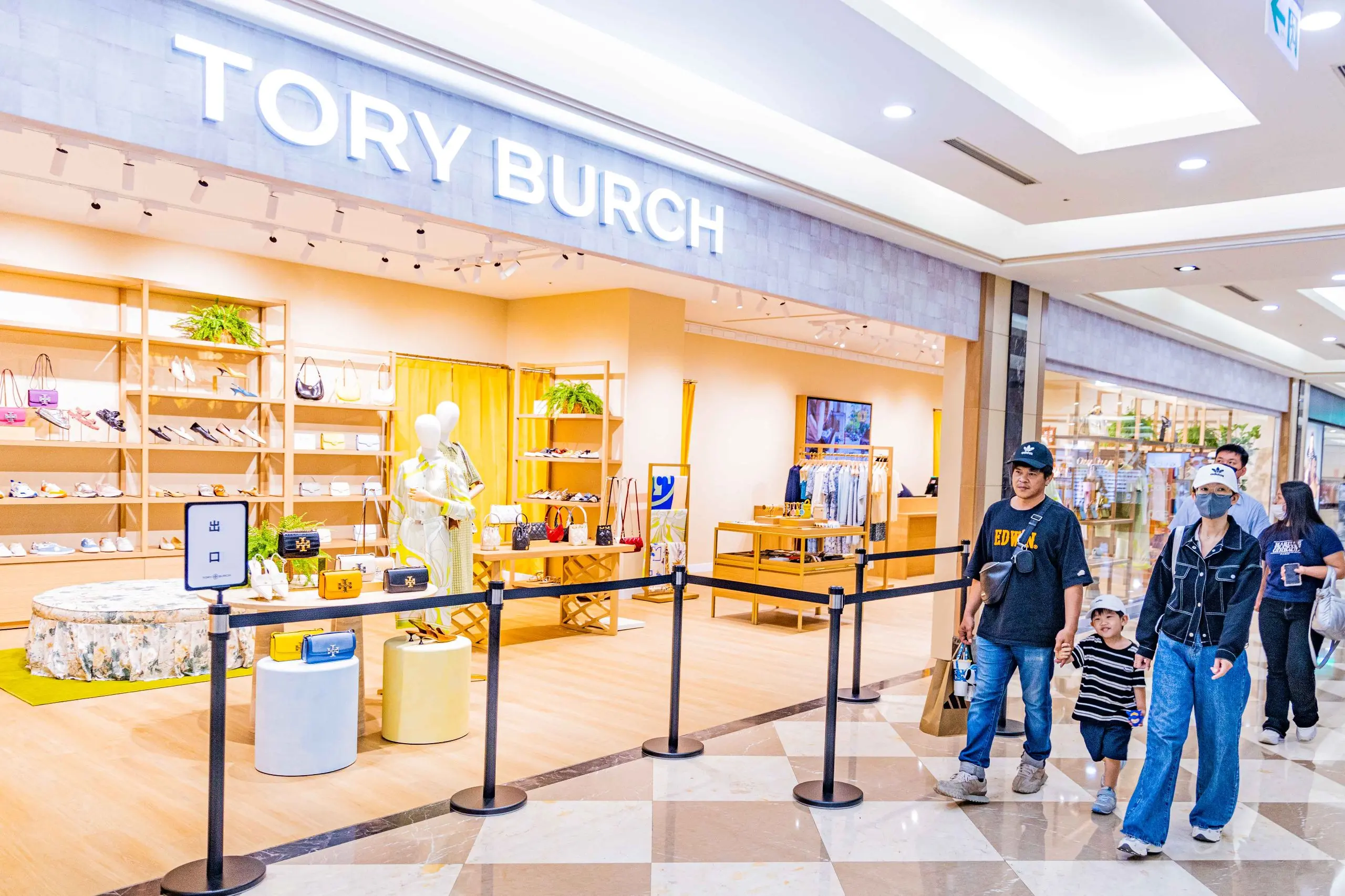 【義大遊樂世界】2025萬聖節活動 義大遊樂世界 義大outlet Tory Burch人潮照