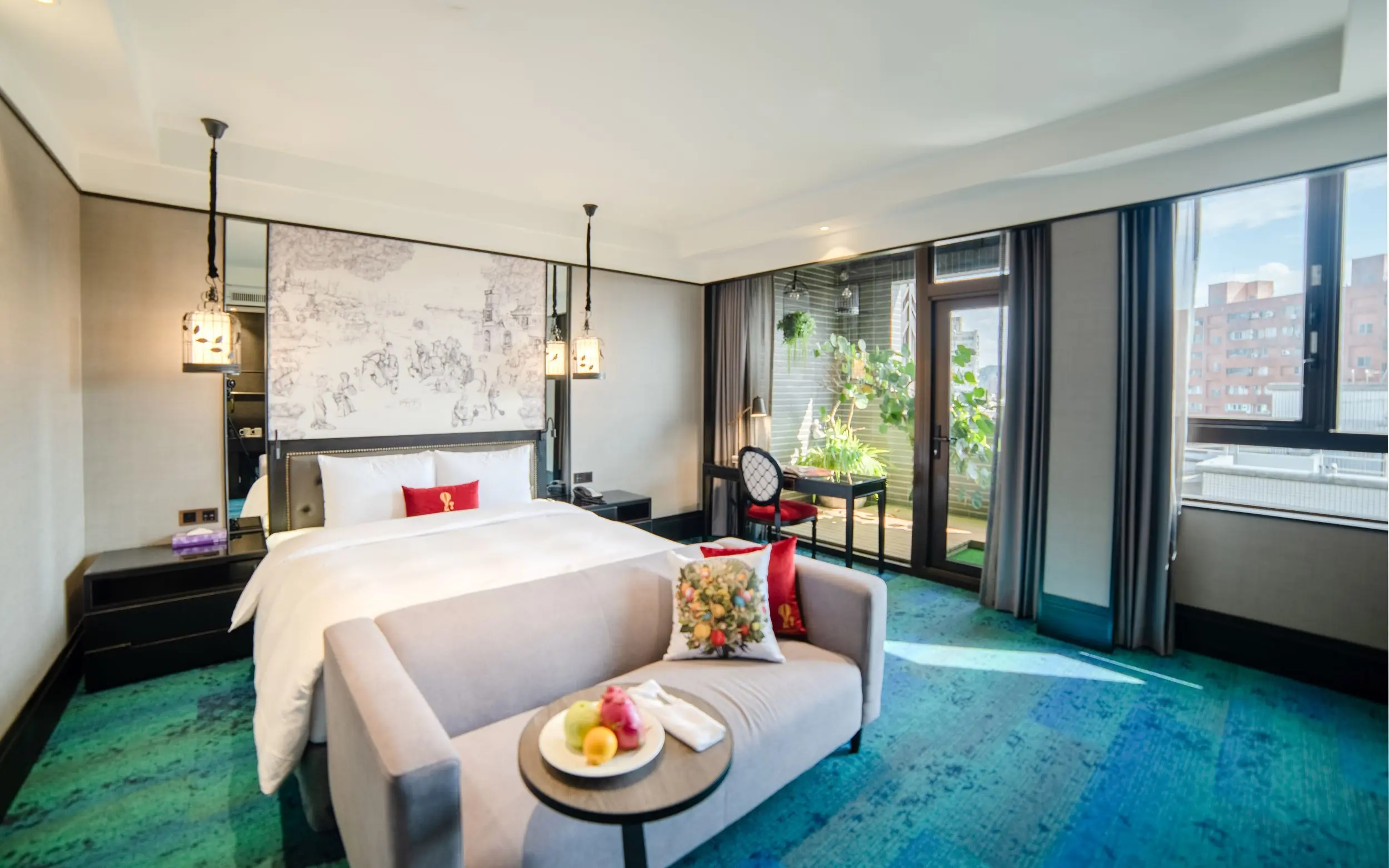 【內湖凱旋酒店】2025台北飯店推薦 凱旋酒店即日起推出「旋悅暖心旅」住房專案，專案優惠價3999元起，入住雅緻舒適的豪華雙人房，給你專屬放鬆時光，享受深度療癒假期