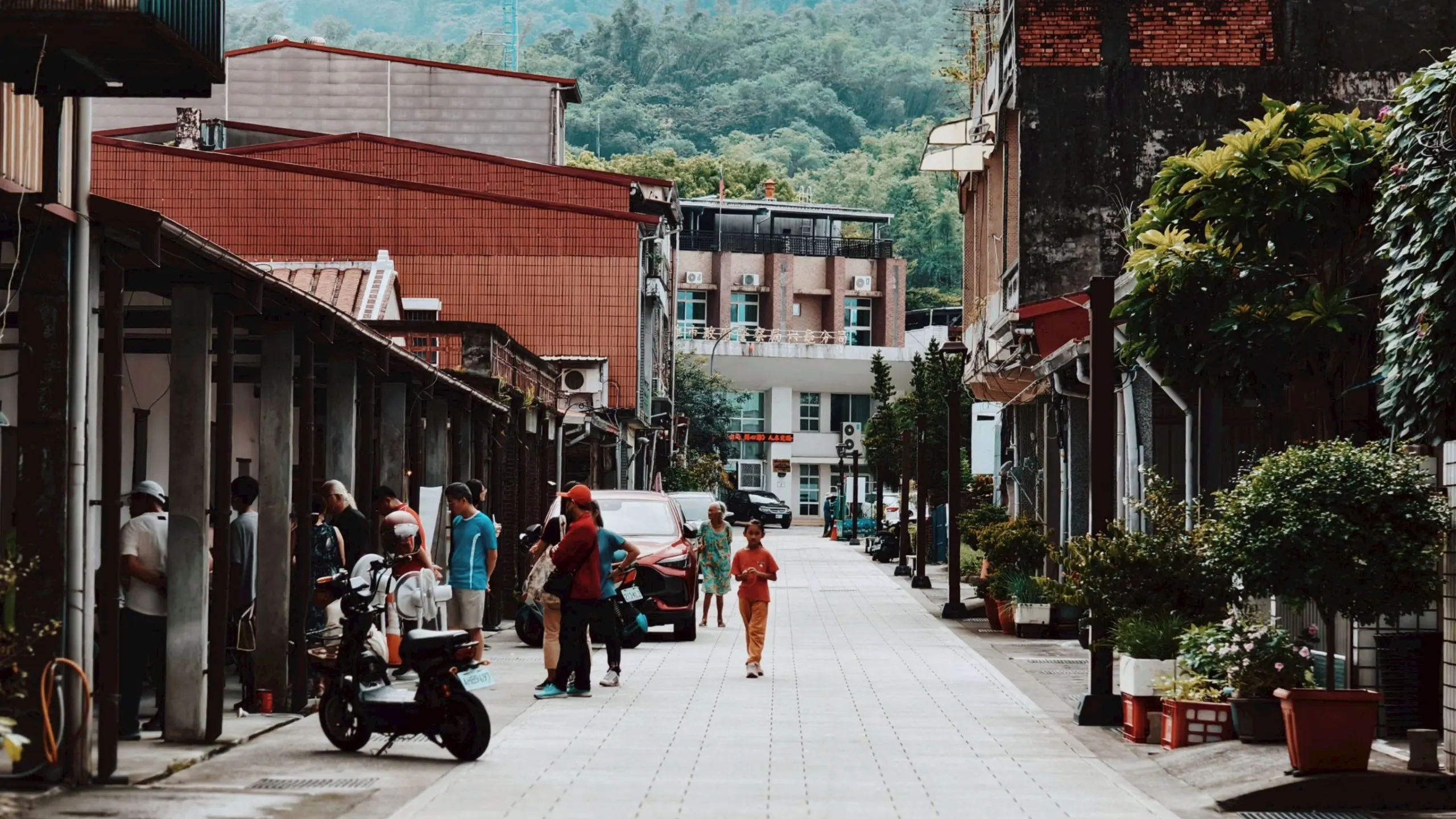 【梓辰文化】台灣在地文化故事 高雄六龜 六龜老街的靜謐與人文的氣息使這座淺山成為療癒的重要因素