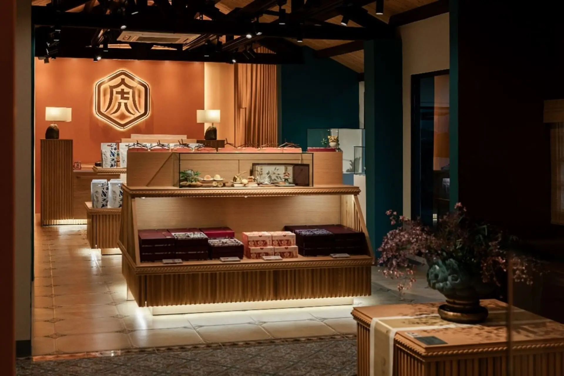 圖1 走一趟「虎珍堂森之院」，不僅可以吃冰、賞景，還能輕鬆選購各式地瓜伴手禮。